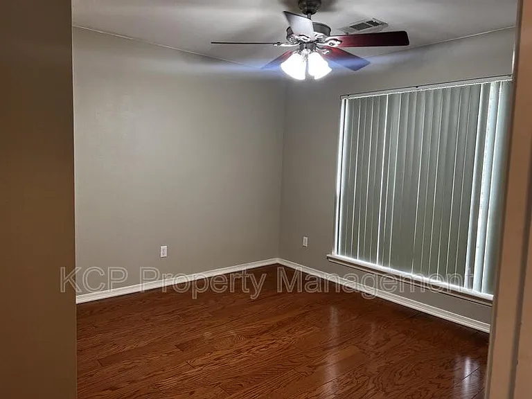 2109 Barrington Dr — Photo 14