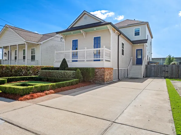 5760 Warrington Dr, New Orleans, LA 70122