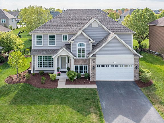 2nd image of 437 N Sycamore Ln