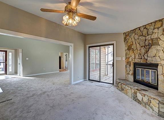 3rd image of 1906 Cambridge Cir