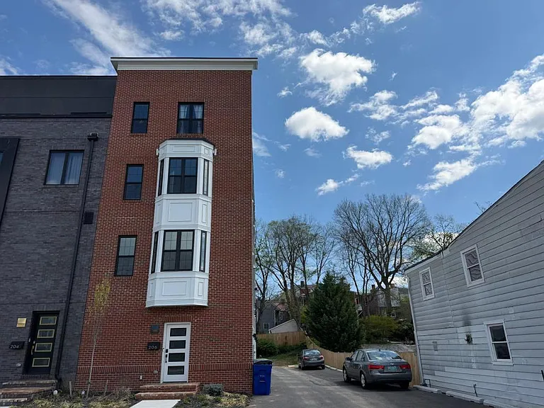 206 Broadway St #2 — Photo 8