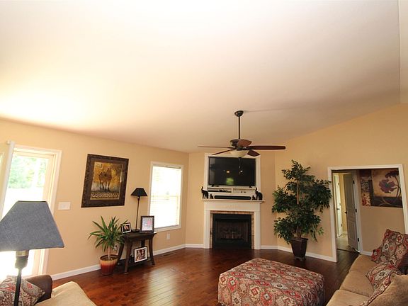 4th image of 48 Stonecrest Ave