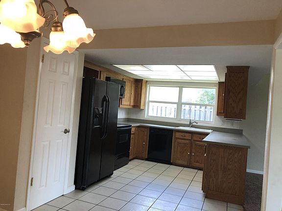 3rd image of 1707 W Country Club Dr