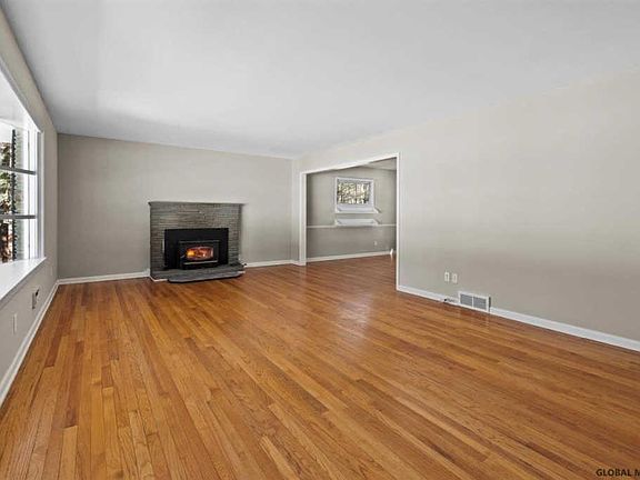 5th image of 7 Hickory La Glenville