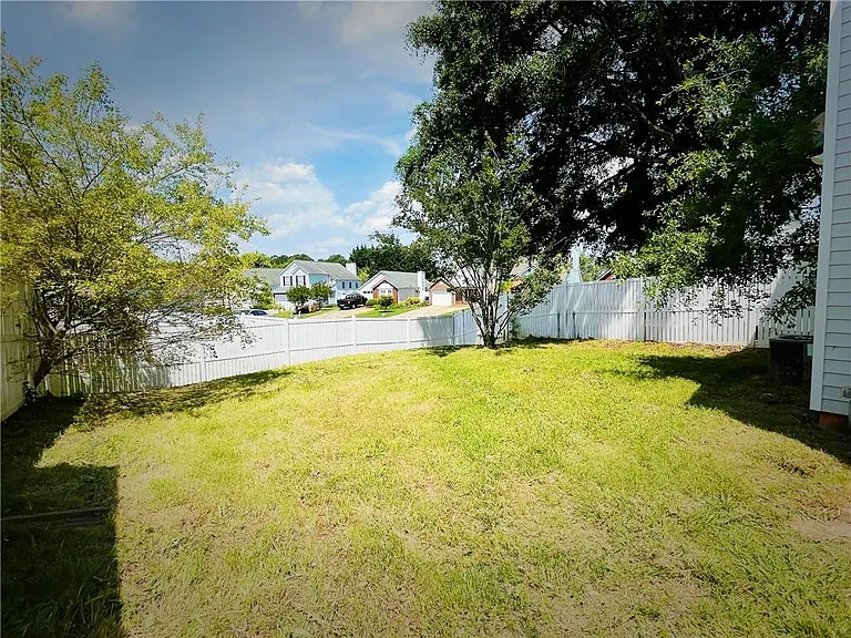 2715 Barnwood Xing — Photo 14