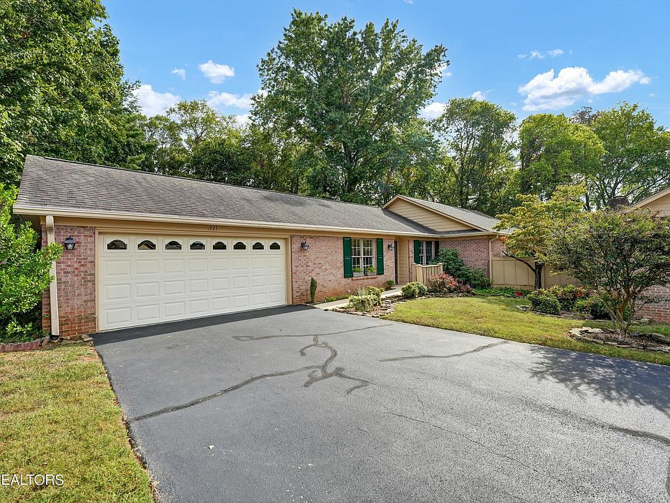 1st image of 927 Jamestown Way