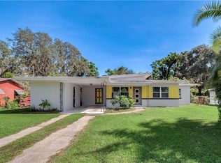 910 Perkins St, Leesburg, FL 34748