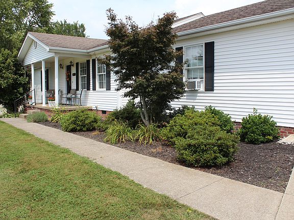 3rd image of 1022 Caroline Dr