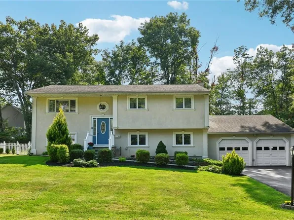 32 Foxcroft Drive, Nanuet, NY 10954