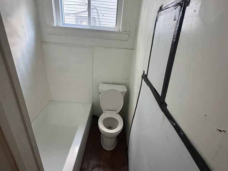 1427 E 51st St #1 — Photo 6