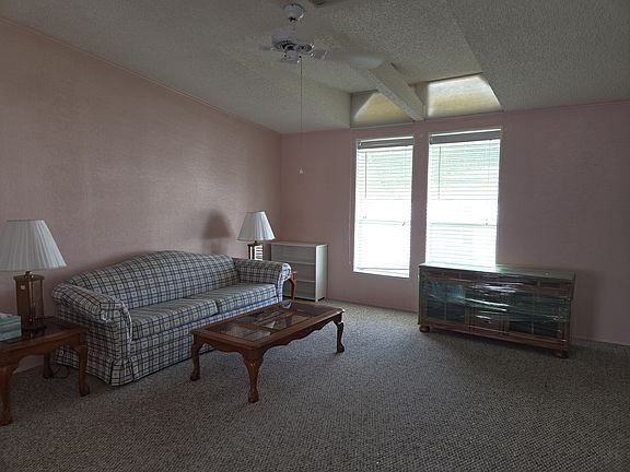 4th image of 422 Clubhouse Ln #290