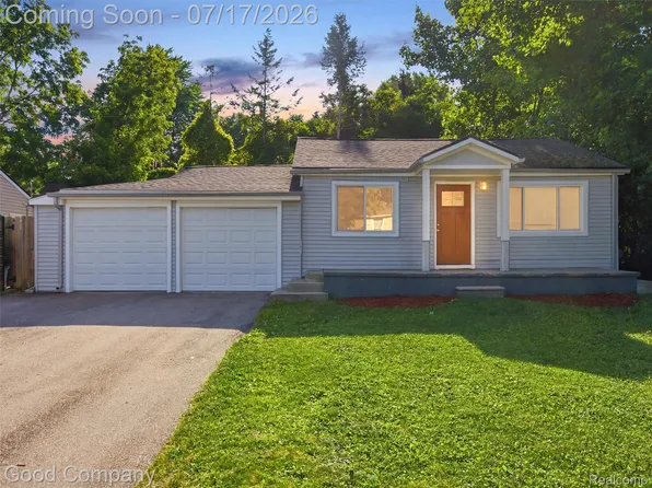 4030 Manitoba St, Auburn Hills, MI 48326
