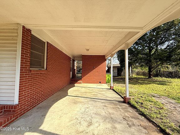 3rd image of 910 Highland Avenue