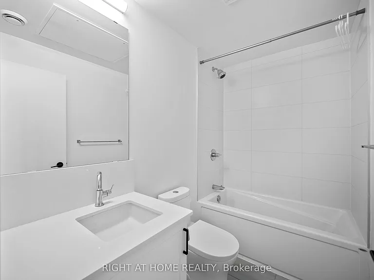 681 Yonge St #630 — Photo 7