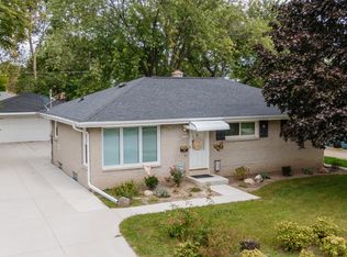 N89W15298 Cleveland Ave, Menomonee Falls, WI 53051