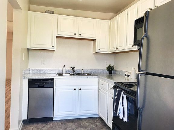 2nd image of 3515 Briel St