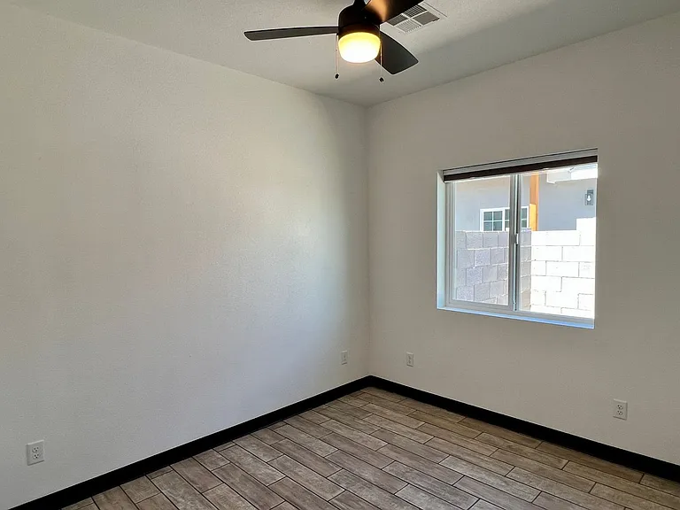 578 S 1st Ave — Photo 13