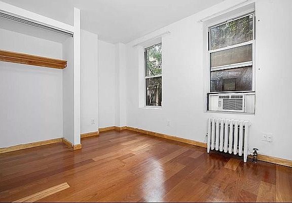4th image of 520 E 11th St APT 4