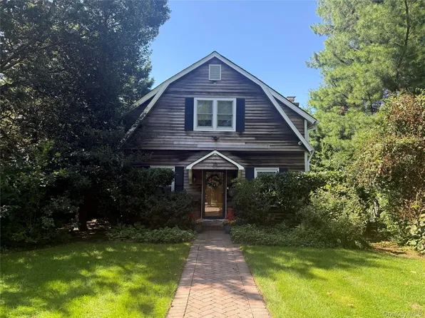 16 Stuart Avenue, Babylon, NY 11702