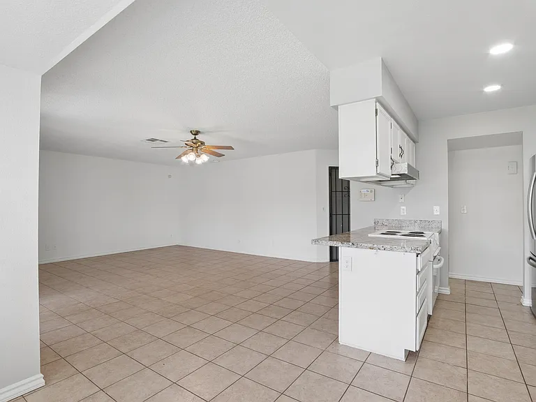 737 W El Prado Rd — Photo 11