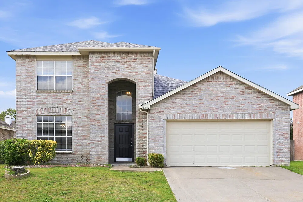 4 bed, 2.5 bath, 2346 sqft, $2,305 — Photo 1