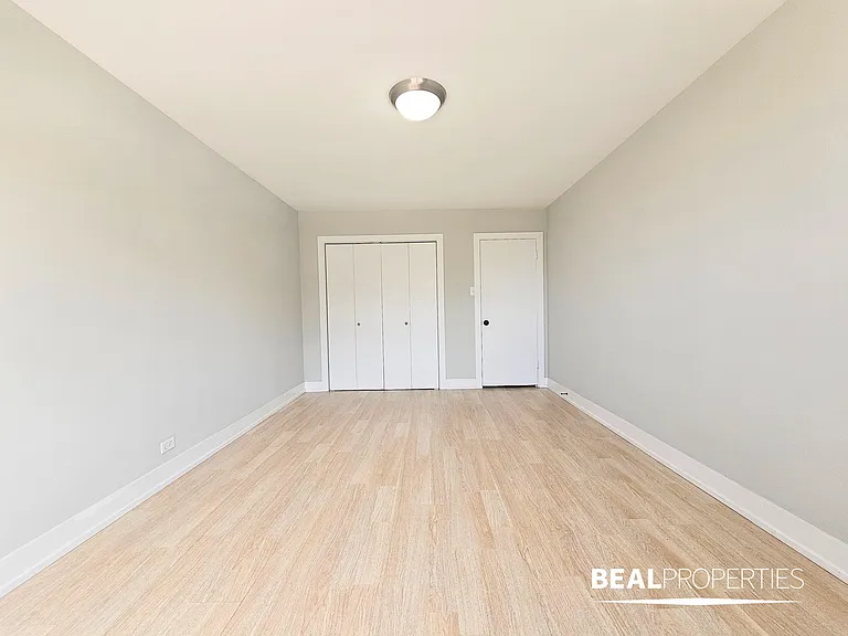 445 W Wellington — Photo 17
