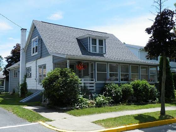 2nd image of 359 Thompson St