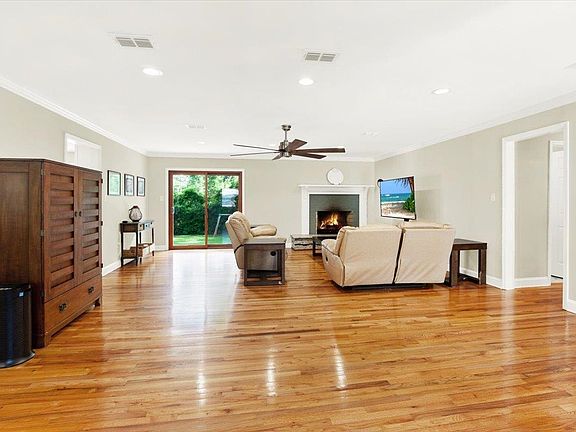 3rd image of 2122 Deerfield Dr