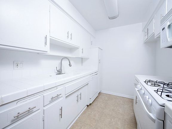 5th image of 6416 Fountain Ave #54-05