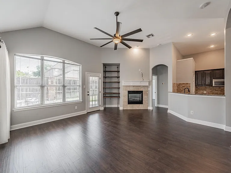 4548 Shamrock Dr — Photo 3