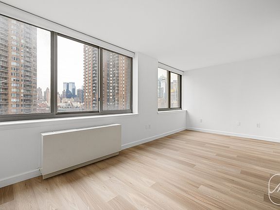 4th image of 561 10th Ave APT 17B