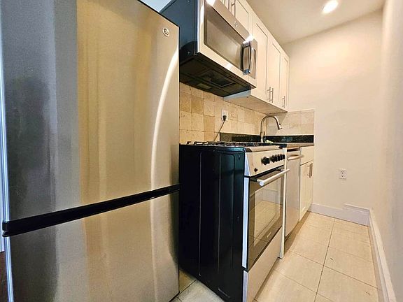 3rd image of 411 W 43rd St #3Y