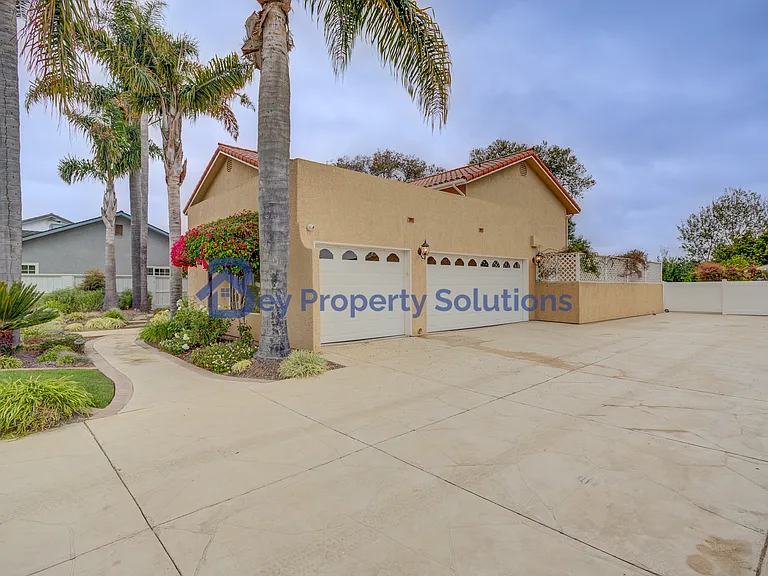 599 Woodland Dr — Photo 3