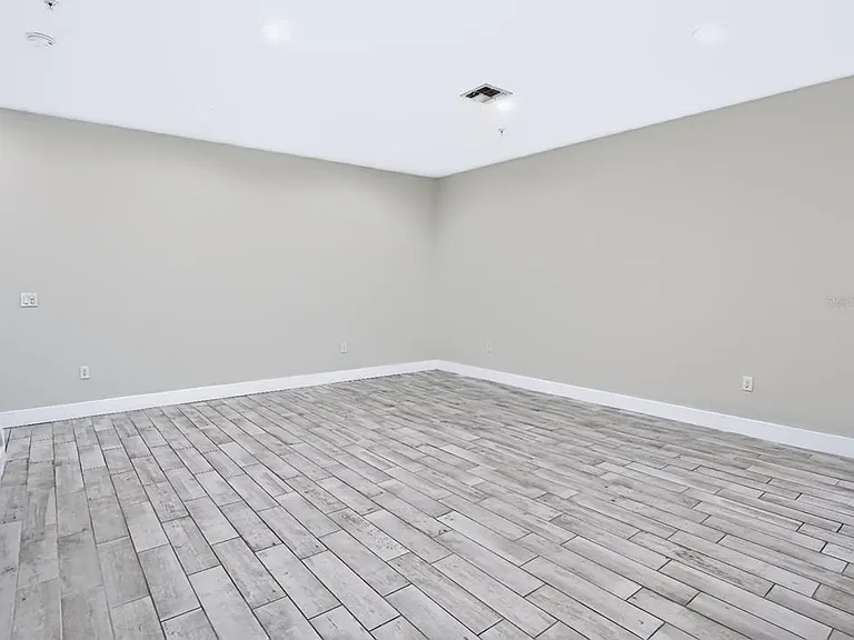 2233R E Kaley Ave #6 — Photo 6