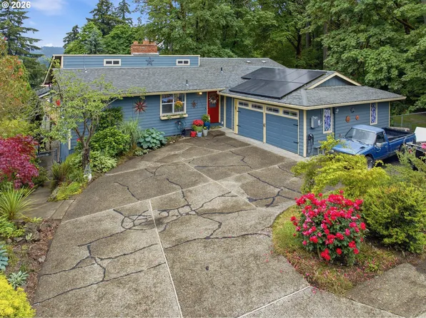6717 Oakridge Dr, Gladstone, OR 97027
