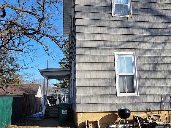 2nd image of 315 E Maple St #2