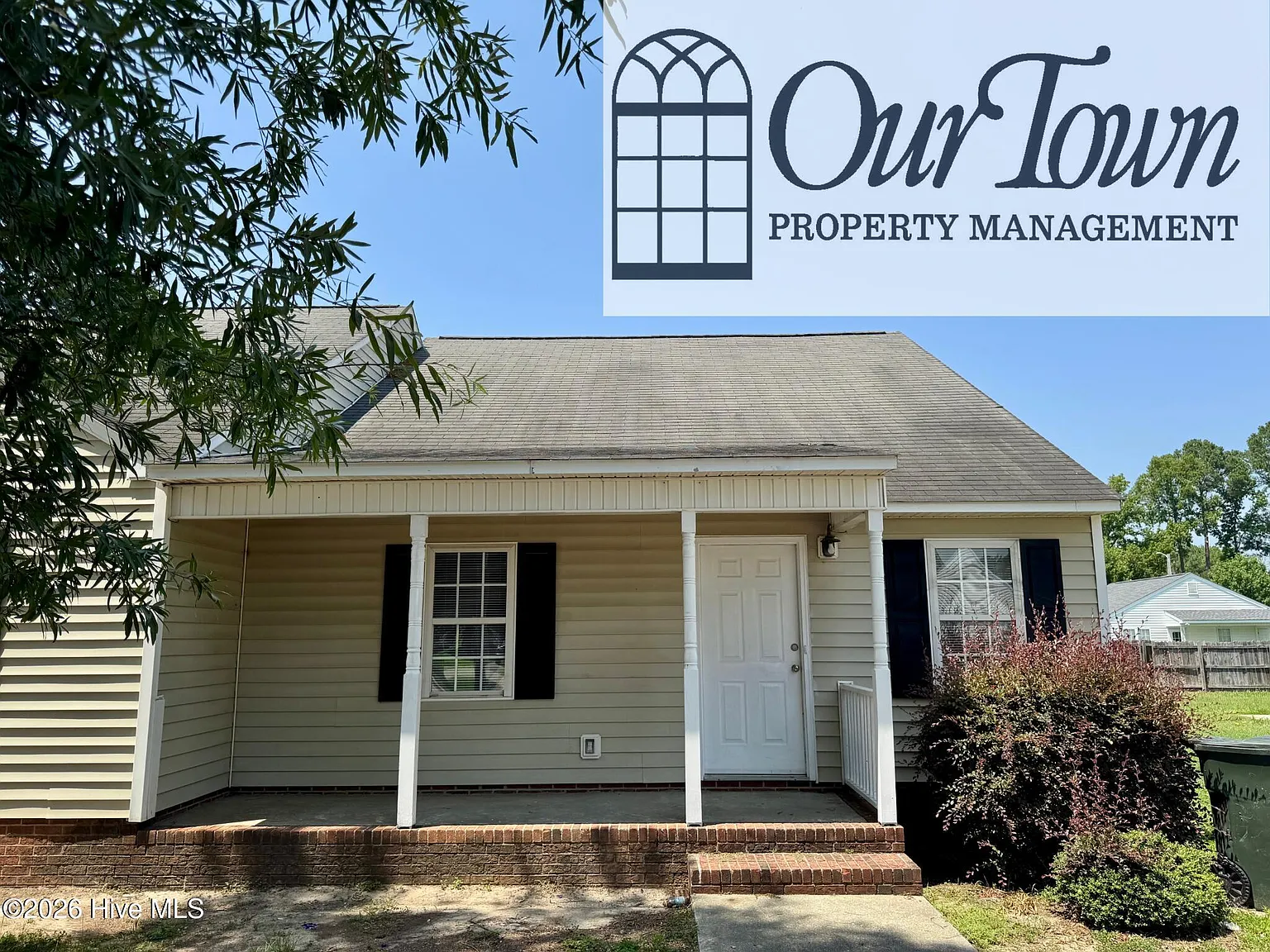 3 bed, 2.0 bath, 1000 sqft, $1,350 — Photo 1