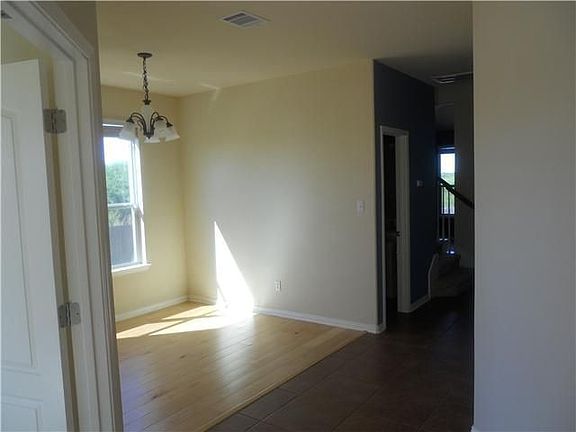 2nd image of 438 Bloomsbury Dr