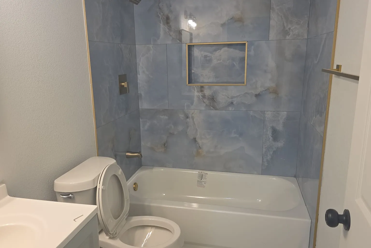 4 bed, 1900 sqft, $1,850 — Photo 2