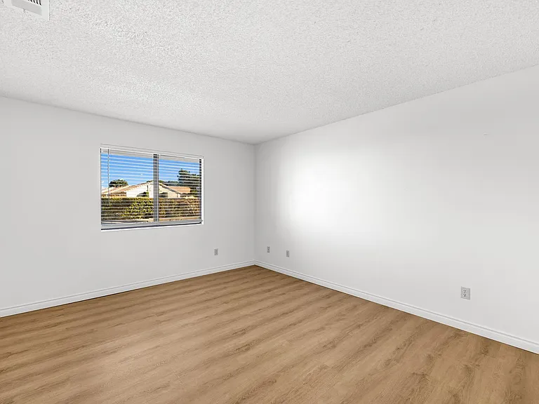 15360 Sequoia St — Photo 11