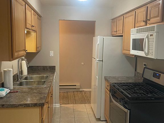 3rd image of 1905 W Hatherleigh Ct N #2D