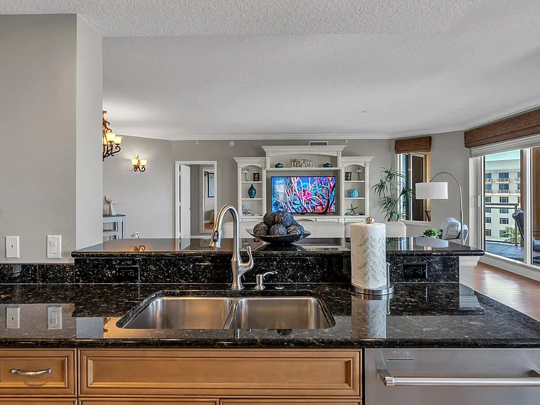 521 Mandalay Ave #802 — Photo 14