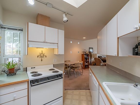 5th image of 6101 Woodside Dr SE