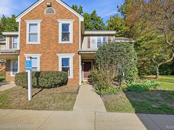 1723 Melville Dr, Rochester, MI 48307