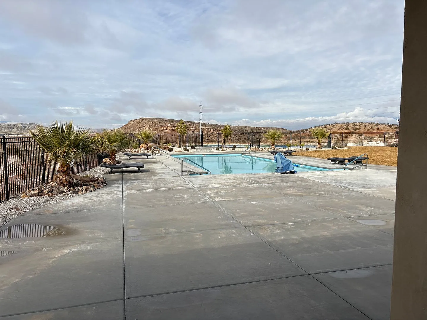 4 bedroom / 2.5 bath / Community Pool and Pickleball Court — Photo 2
