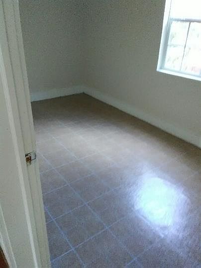 1st image of 400 Avenue D SE