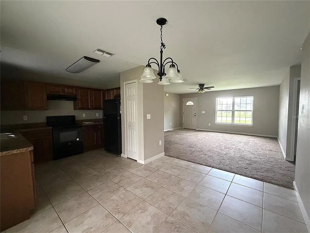 3 bed, 2.0 bath, 1332 sqft, $1,800 — Photo 4