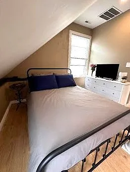 7328 N Honore St #2 — Photo 6