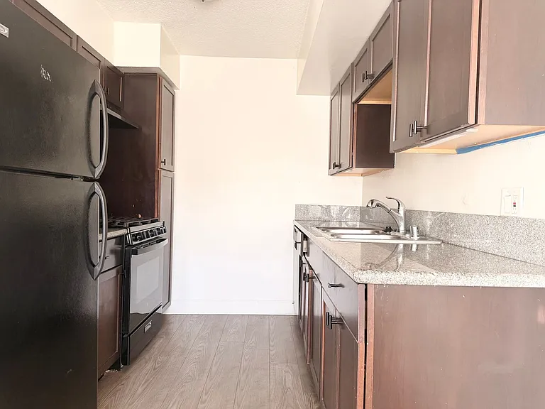 Bright 2 bed 1 bath in Pacific Beach — Photo 7