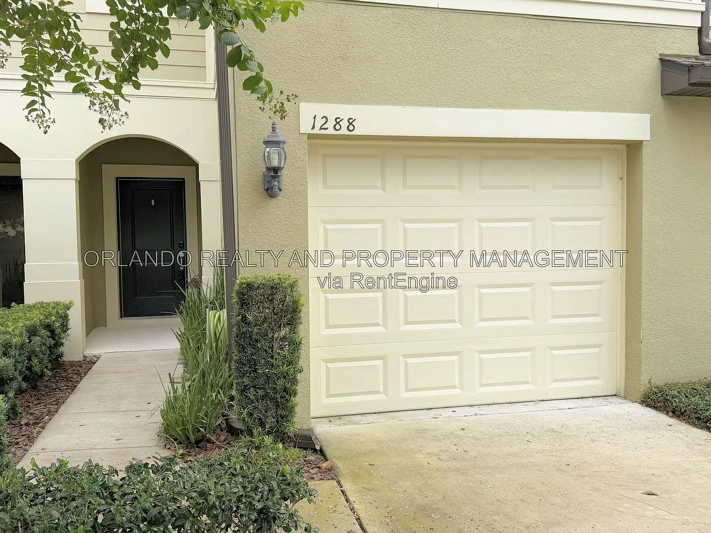 3 bed, 2.0 bath, 1708 sqft, $2,299 — Photo 2